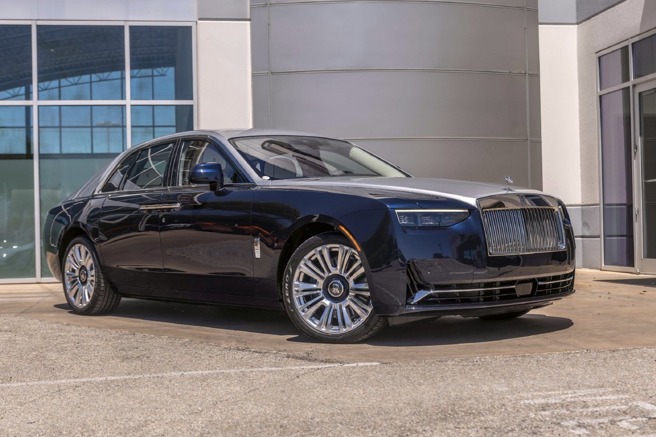 Certified 2025 Rolls-Royce Ghost AWD/4WD image 1