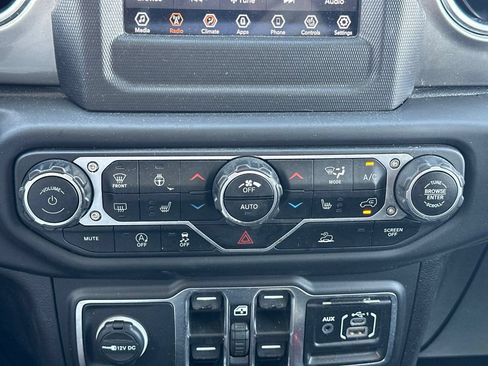 Used 2021 Jeep Wrangler Unlimited Sahara w/ LED Lighting Group AWD/4WD image 25