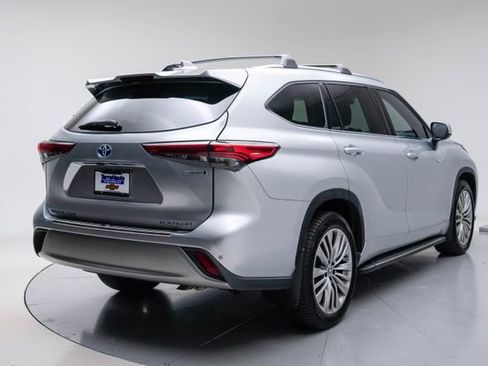 Used 2021 Toyota Highlander Platinum AWD/4WD image 6