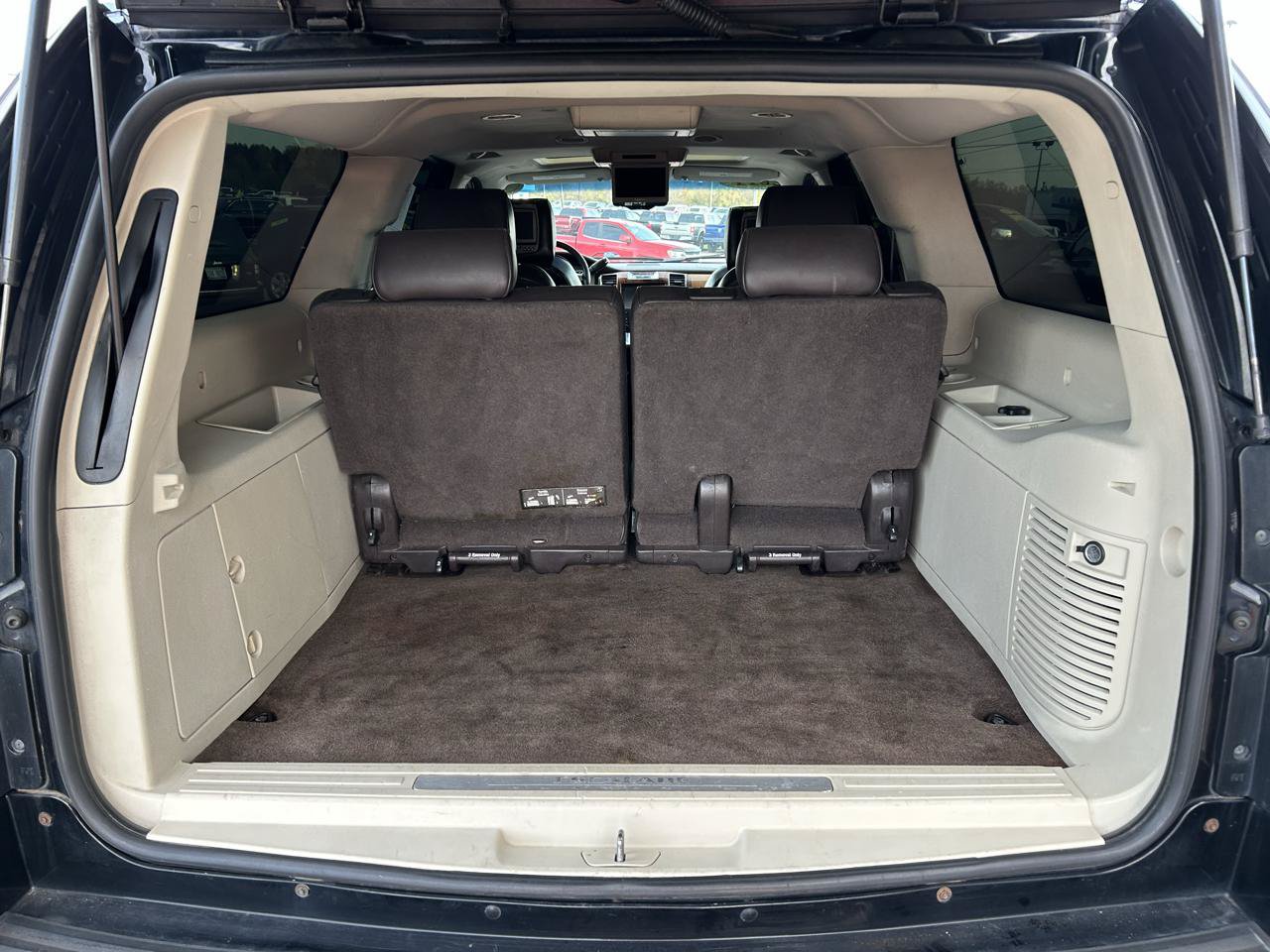 Used 2011 Cadillac Escalade ESV Platinum AWD/4WD image 18