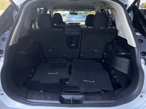 Used 2018 Nissan Rogue SV image 21