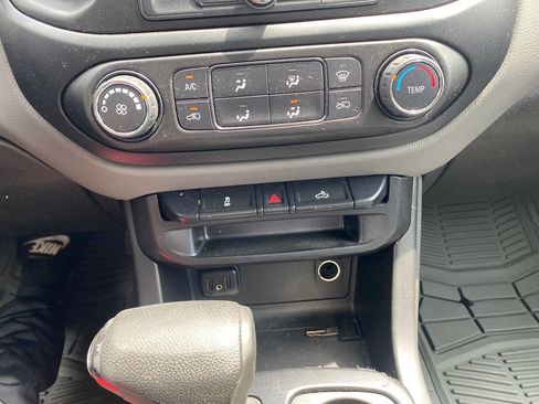 Used 2020 Chevrolet Colorado W/T w/ WT Convenience Package AWD/4WD image 17