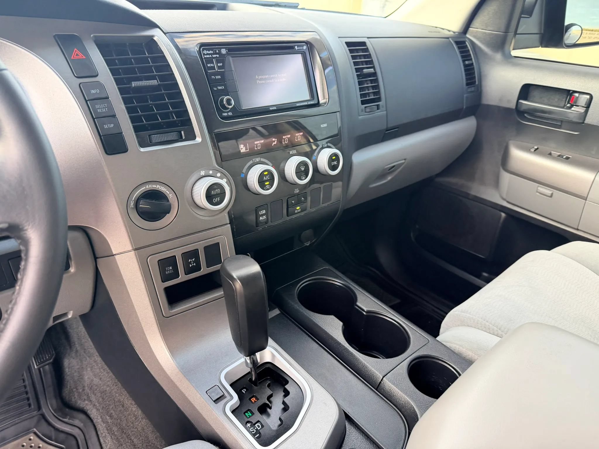 Used 2013 Toyota Sequoia SR5 AWD/4WD image 10