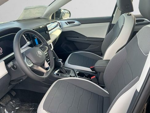 New 2025 Volkswagen Taos SE image 9