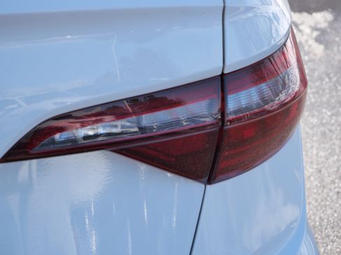 Certified 2021 Volkswagen Jetta R-Line image 17