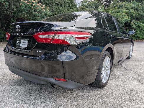 Used 2018 Toyota Camry LE FWD image 6