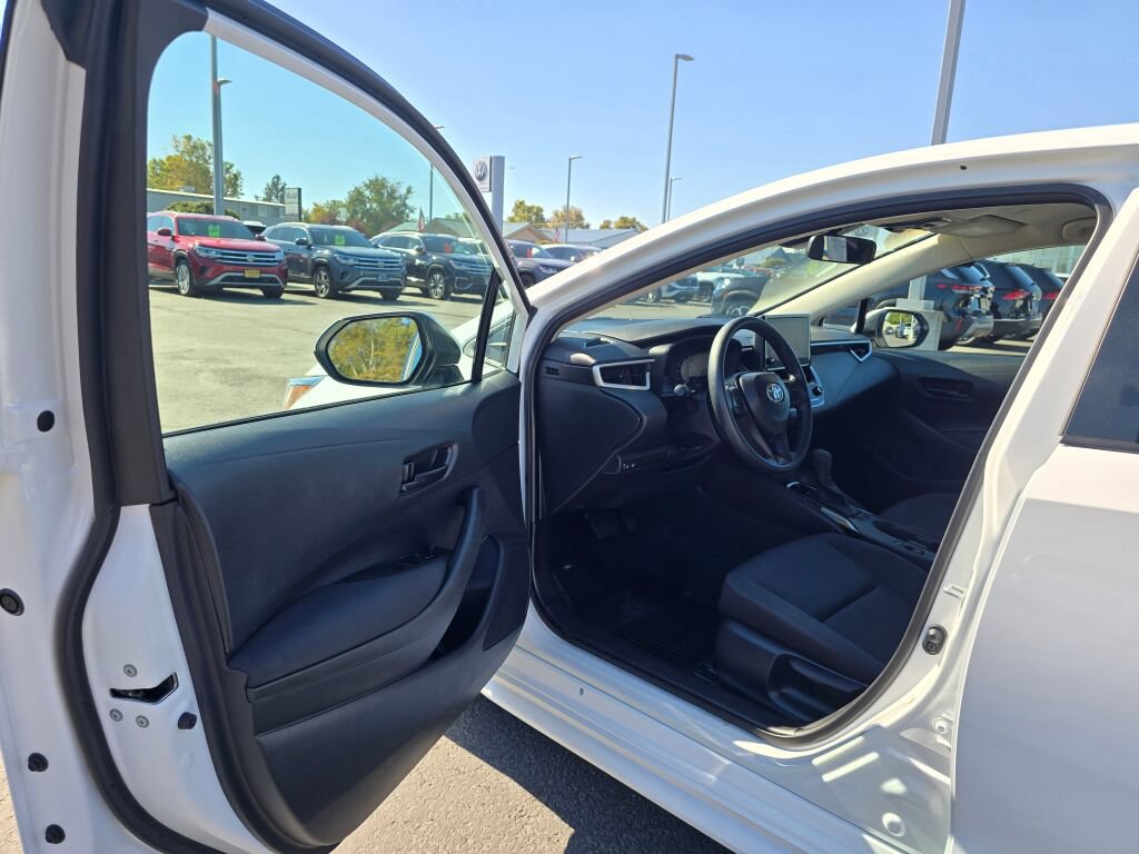 Used 2025 Toyota Corolla LE FWD image 19