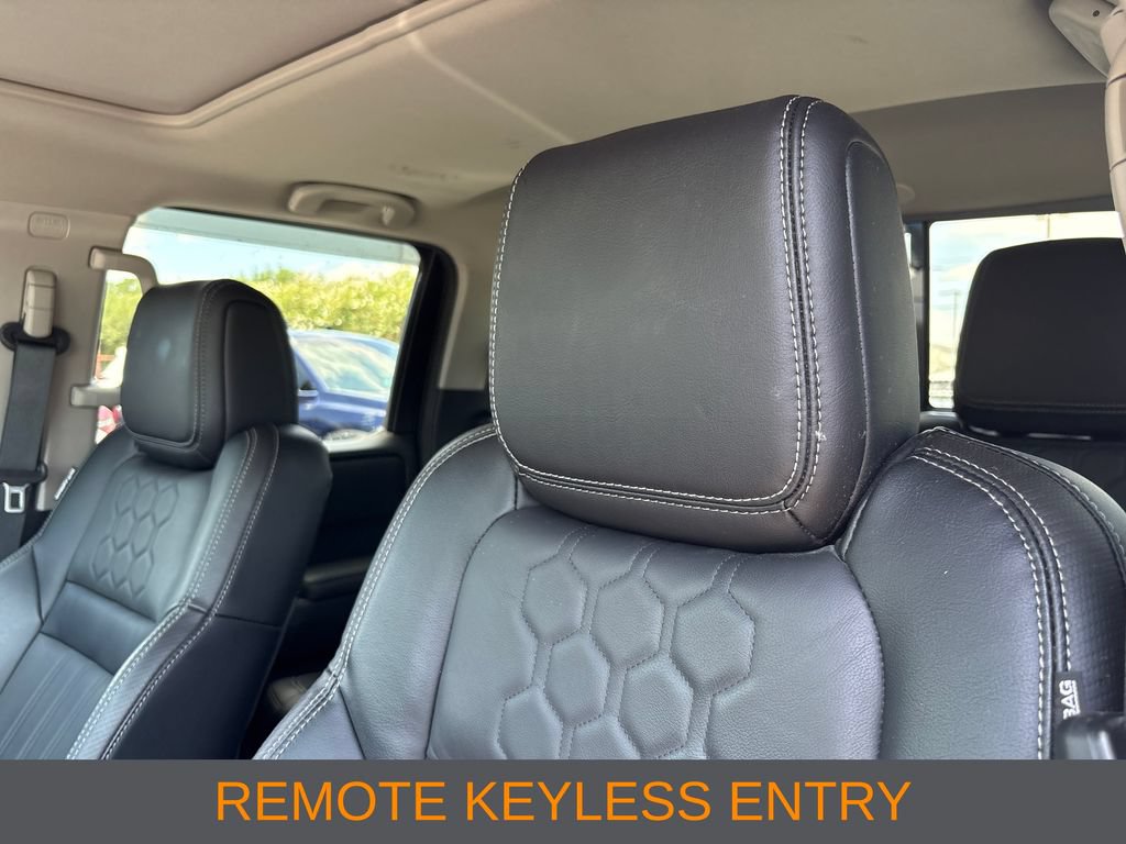 Used 2025 Nissan Frontier SL RWD image 6