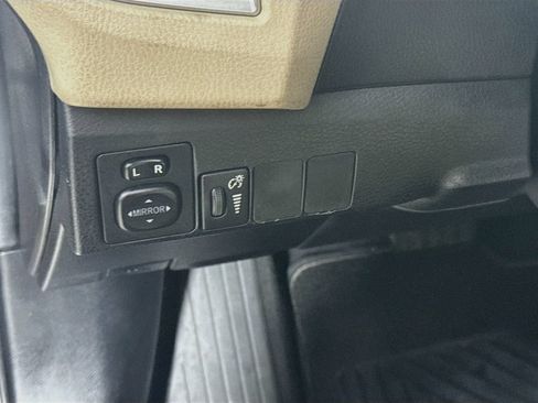 Used 2016 Toyota Corolla LE FWD image 10