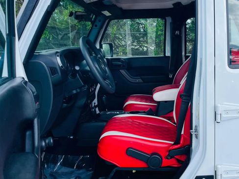 Used 2018 Jeep Wrangler Unlimited Sport AWD/4WD image 9