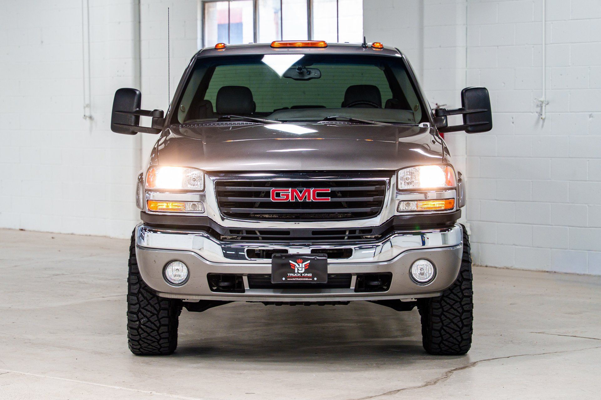 Used 2007 GMC Sierra 3500 SLT w/ Heavy-Duty Power Package AWD/4WD image 2