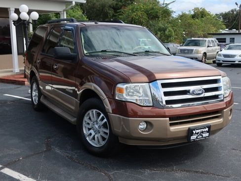 Used 2012 Ford Expedition XLT image 3