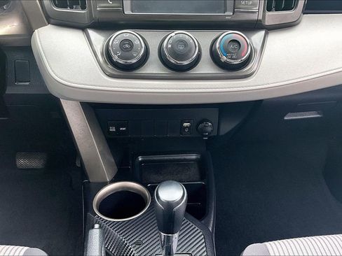 Used 2015 Toyota RAV4 LE image 40