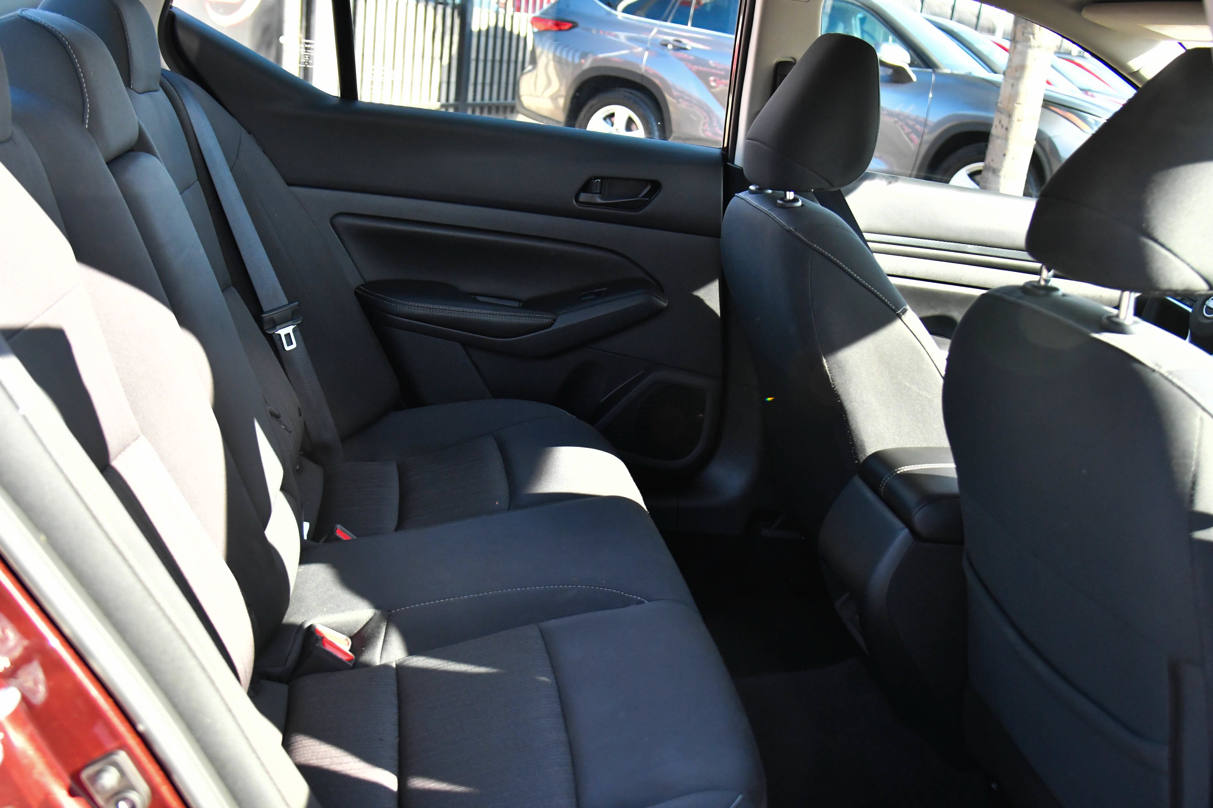 Used 2025 Nissan Altima 2.5 SV FWD image 37