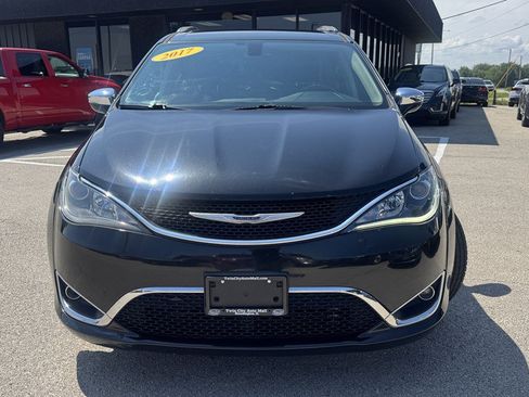 Used 2017 Chrysler Pacifica Limited FWD image 3