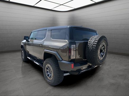 New 2025 GMC Hummer EV 2X w/ Extreme Off-Road Package image 3