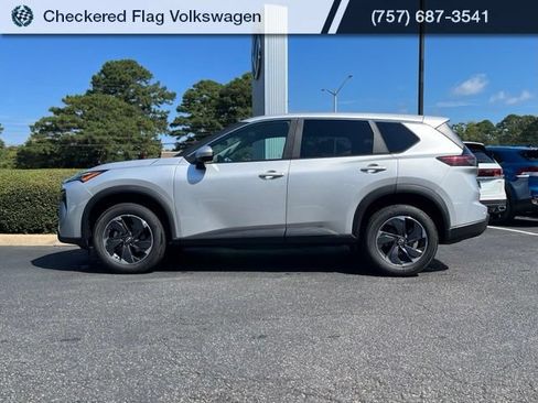 Used 2024 Nissan Rogue SV FWD image 4