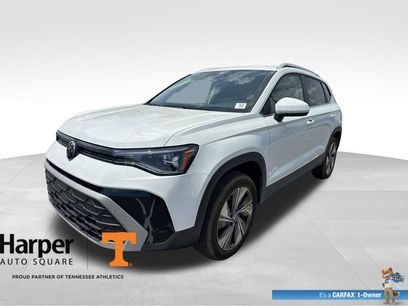 Used 2025 Volkswagen Taos SE w/ Panoramic Sunroof Package
