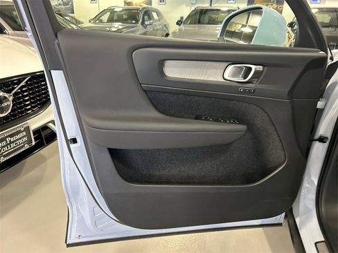 Certified 2025 Volvo XC40 B5 Core image 9