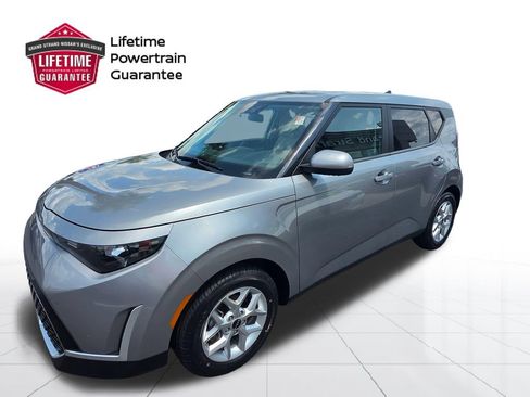 Used 2023 Kia Soul LX w/ LX Technology Package FWD image 1