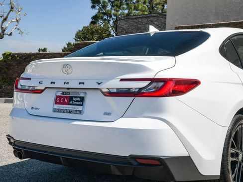 Used 2025 Toyota Camry SE image 9