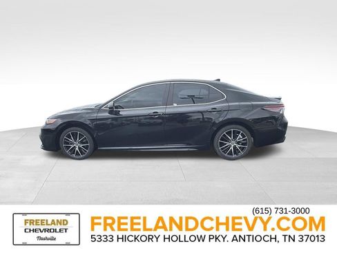 Used 2021 Toyota Camry SE FWD image 6