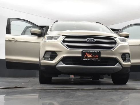 Used 2017 Ford Escape SE w/ Equipment Group 201A AWD/4WD image 11