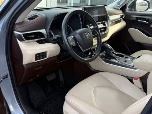 Used 2021 Toyota Highlander Platinum AWD/4WD image 13