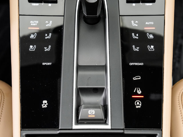 Certified 2026 Porsche Macan AWD/4WD image 21