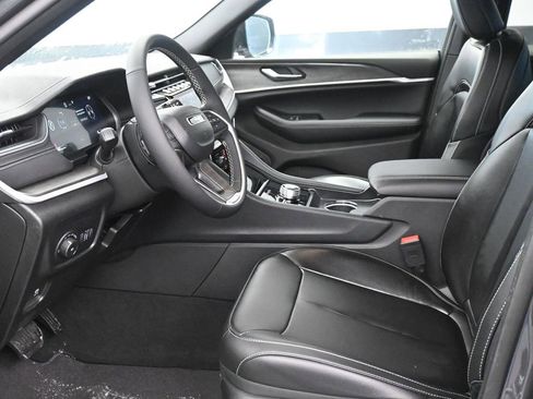 New 2025 Jeep Grand Cherokee L Limited image 11