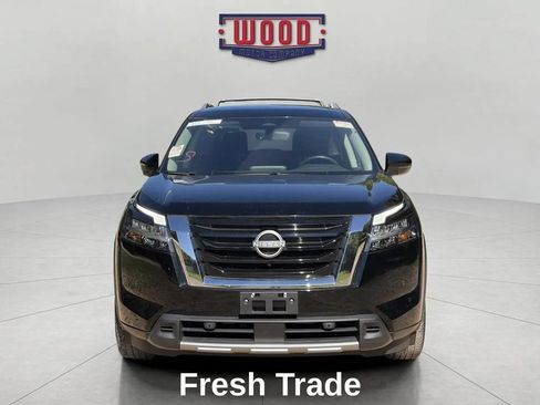 Used 2023 Nissan Pathfinder SL AWD/4WD image 2