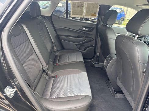 Used 2025 Chevrolet Trax LT image 24