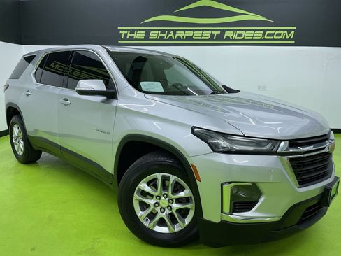 Used 2022 Chevrolet Traverse LS image 1