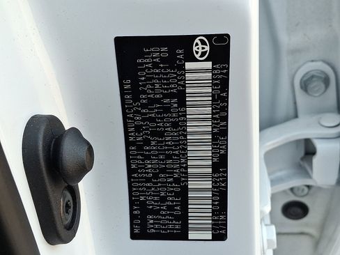 Certified 2025 Toyota Corolla SE image 29