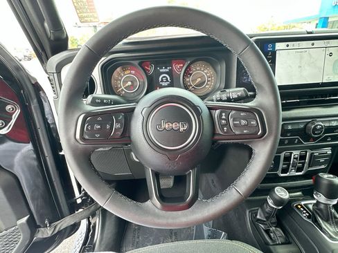 Used 2025 Jeep Wrangler Unlimited Sport image 12
