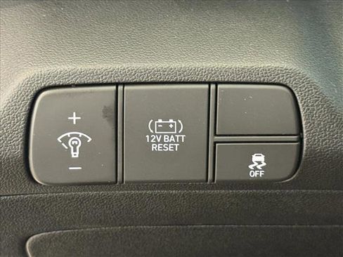 New 2025 Hyundai Elantra Limited image 13