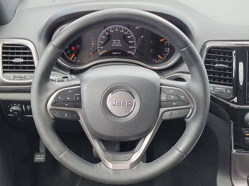 Used 2019 Jeep Grand Cherokee Laredo RWD image 15