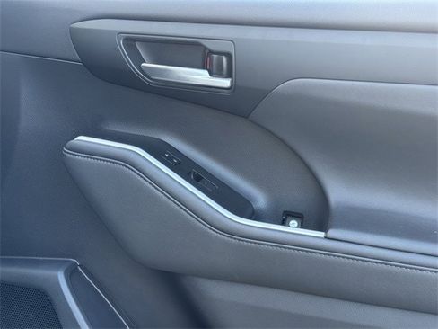 Used 2021 Toyota Highlander XSE image 30