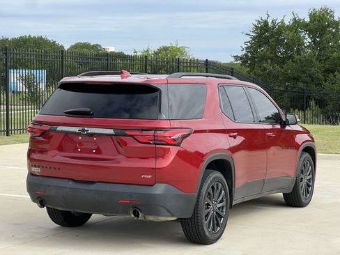Used 2023 Chevrolet Traverse RS FWD image 3