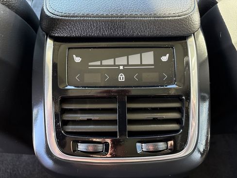 Used 2021 Volvo XC90 T6 Momentum w/ Advanced Package image 10