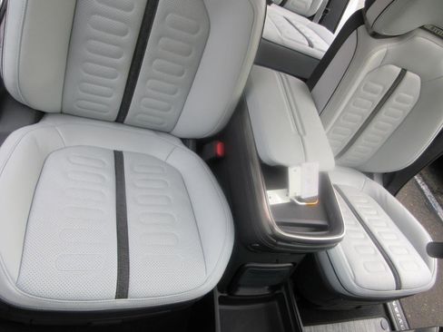 Used 2023 Rivian R1S Launch Edition image 31