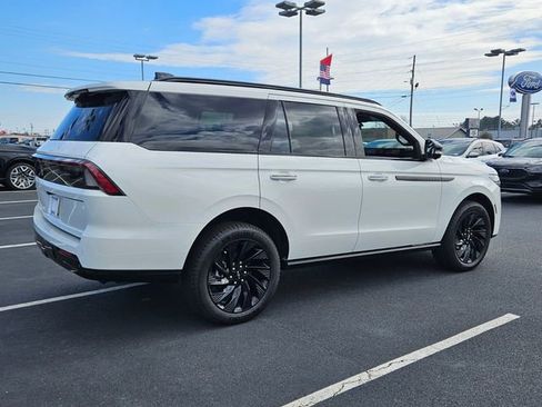New 2025 Lincoln Navigator Reserve w/ Jet Appearance Package image 8