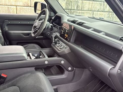 Used 2023 Land Rover Defender 110 V8 AWD/4WD image 13