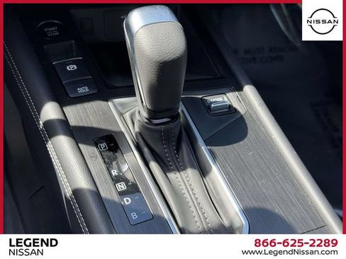 Used 2025 Nissan Kicks SV AWD/4WD image 29