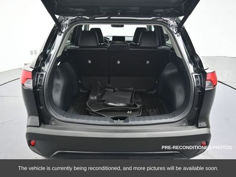 Used 2023 Toyota Corolla Cross XLE w/ Convenience Package image 16