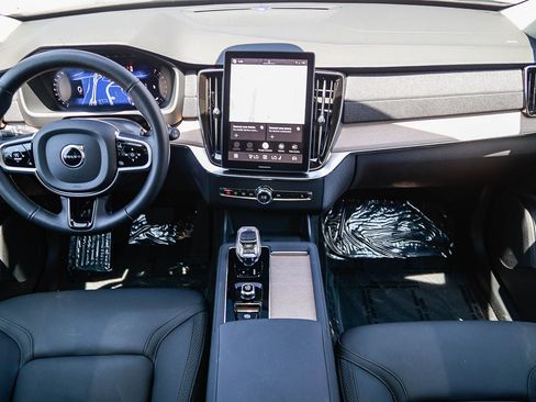 Certified 2026 Volvo XC90 B5 Core AWD/4WD image 13