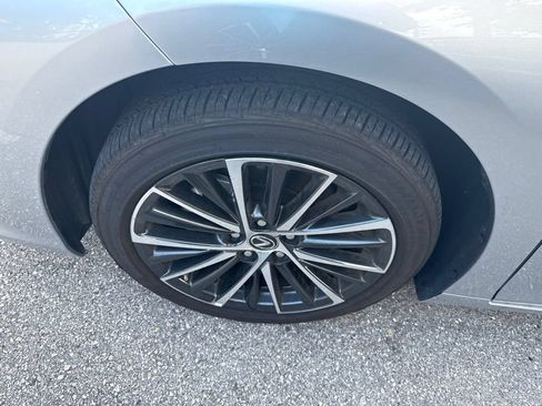 Used 2025 Lexus ES 350 w/ Premium Package FWD image 4