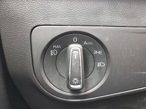 Used 2020 Volkswagen Tiguan SEL AWD/4WD image 31