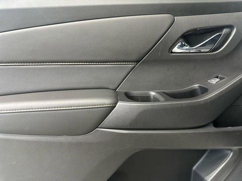 Used 2018 Chevrolet Traverse Premier w/ Driver Confidence II Package FWD image 10
