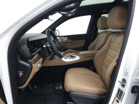 Used 2026 Mercedes-Benz GLS 580 4MATIC image 8